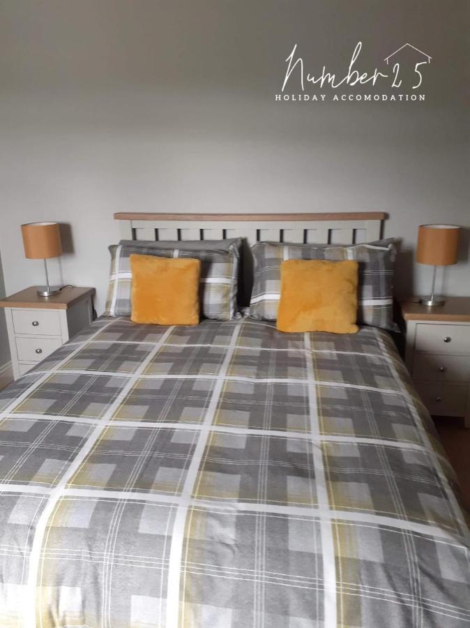 Number 25 Self Catering Apartments Ederney Ardess エクステリア 写真