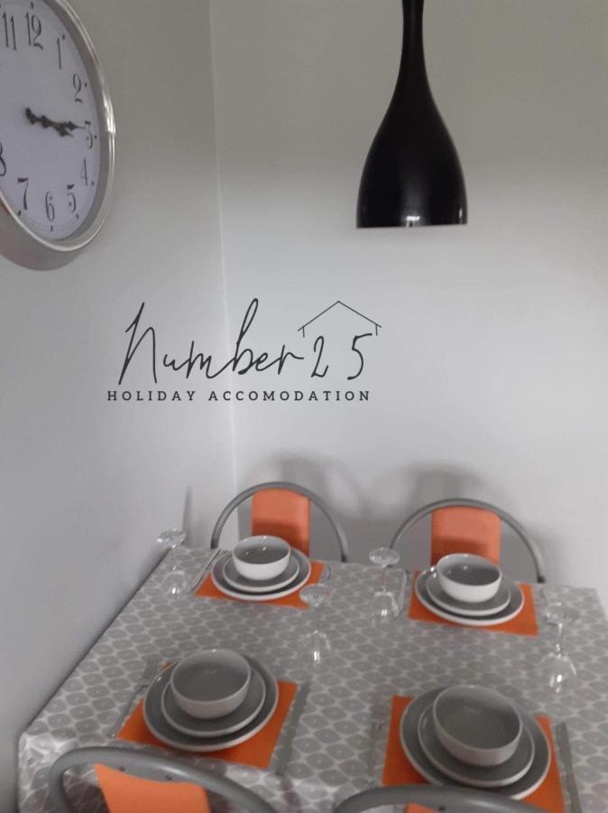 Number 25 Self Catering Apartments Ederney Ardess エクステリア 写真