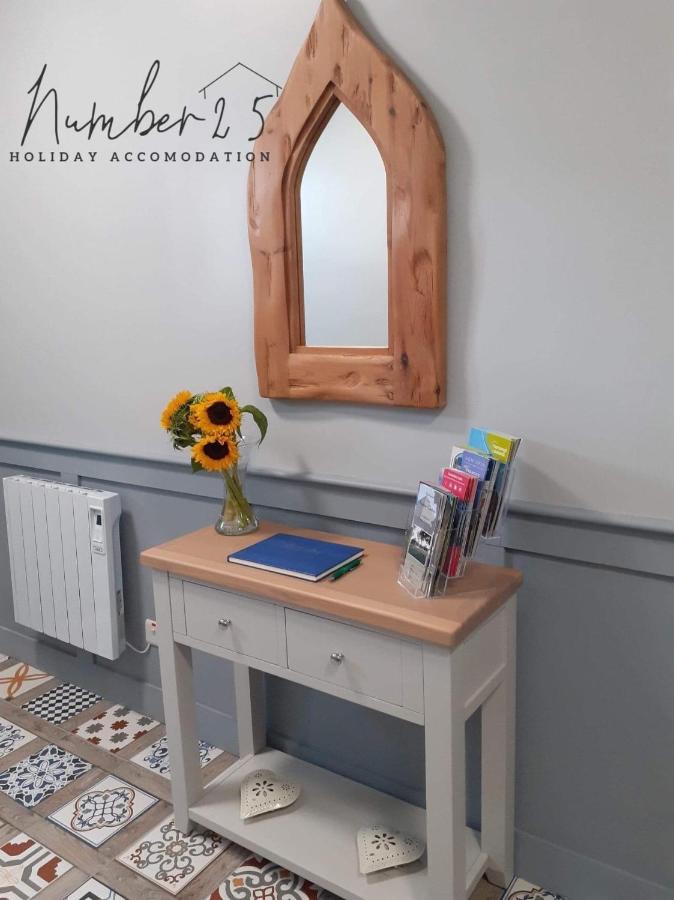 Number 25 Self Catering Apartments Ederney Ardess エクステリア 写真