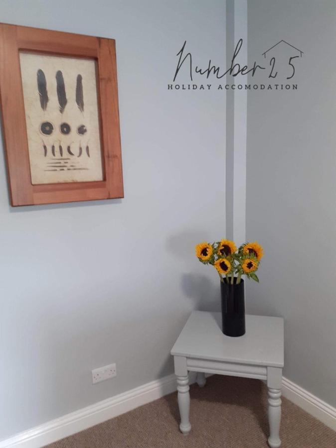 Number 25 Self Catering Apartments Ederney Ardess エクステリア 写真