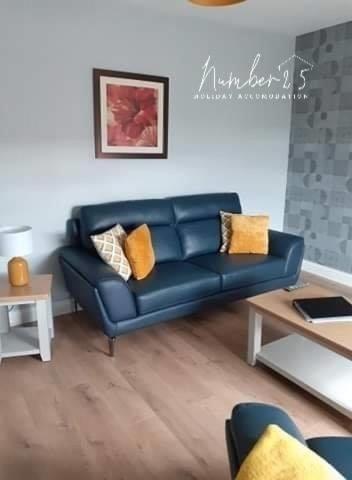 Number 25 Self Catering Apartments Ederney Ardess エクステリア 写真