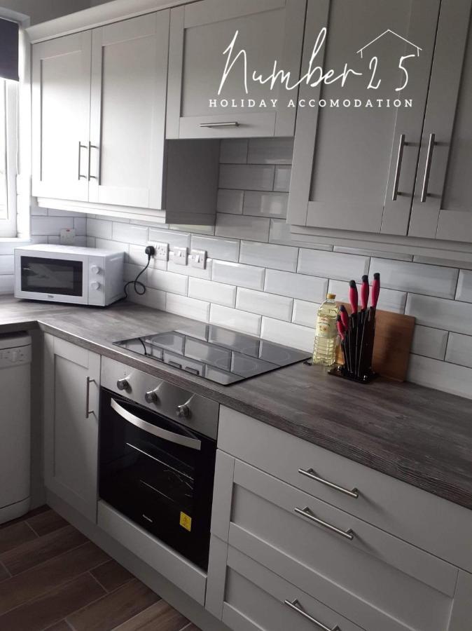 Number 25 Self Catering Apartments Ederney Ardess エクステリア 写真
